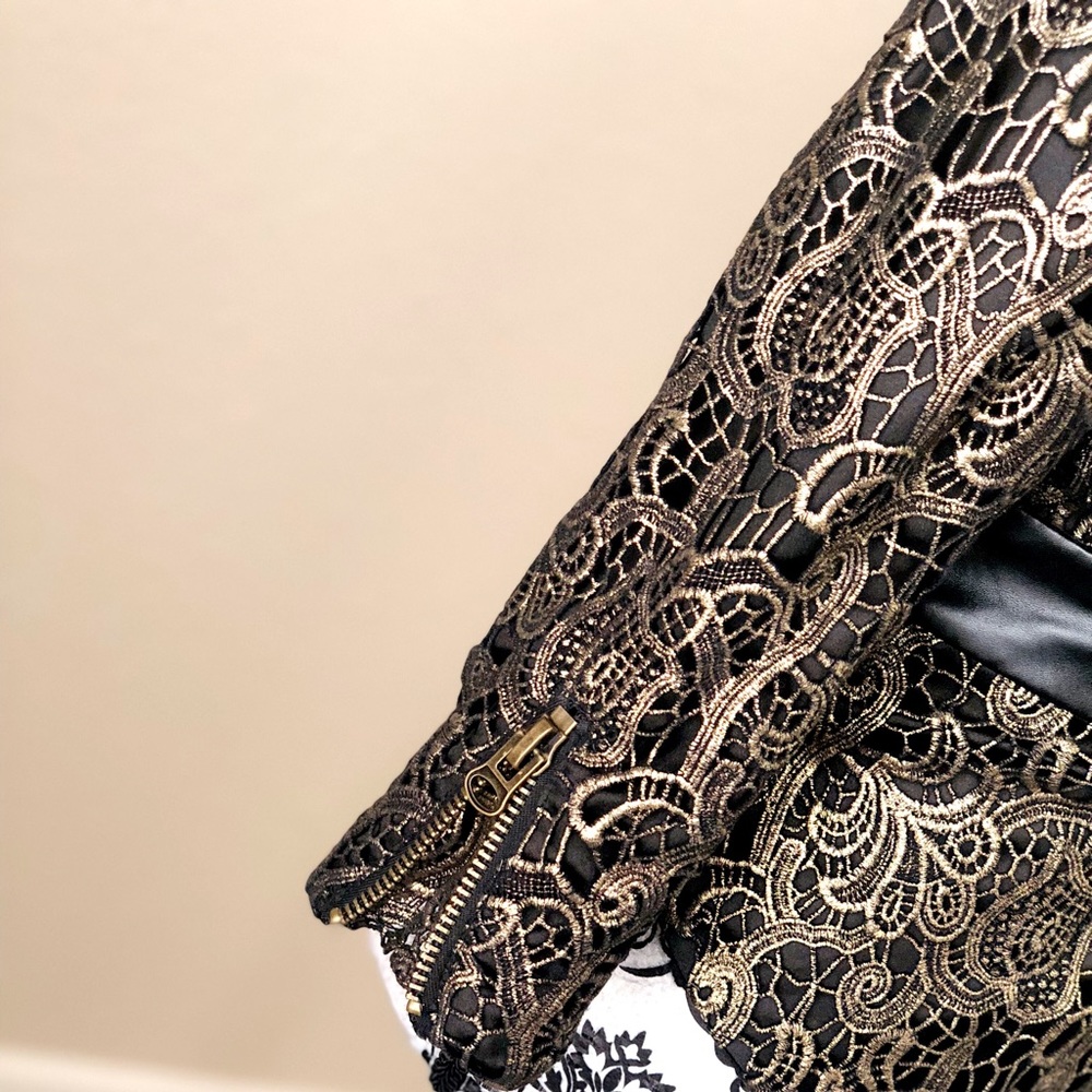 Women’s Blazer - Picture 3 of 5